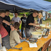 Studierende am Waffelstand beim Sommerfest