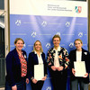 Prof. Wiebke Möhring (l), Prorektorin Studium der TU Dortmund, und Ina Brandes (2.v.r.), NRW-Ministerin für Kultur und Wissenschaft, freuten sich mit den Preisträgerinnen Dr. Vanessa Henke (2.v.l.) und Dr. Lena Tacke (r.). 