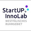 Das Logo des StartUP.InnoLabs zeigt den Schriftzug mit drei bunten Punkten.